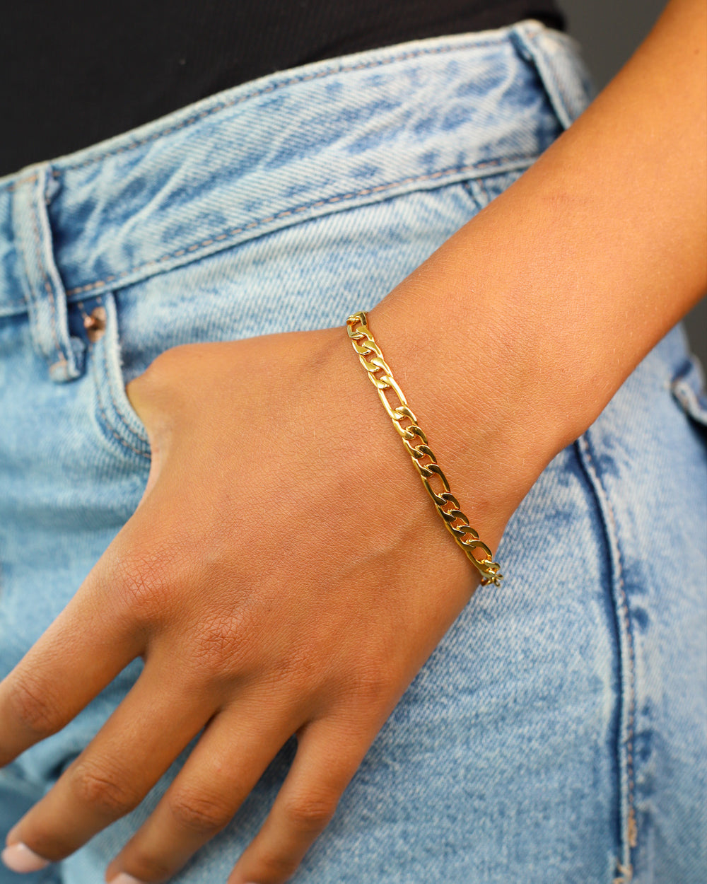 CLEAN FIGARO BRACELET. - 5MM 18K GOLD