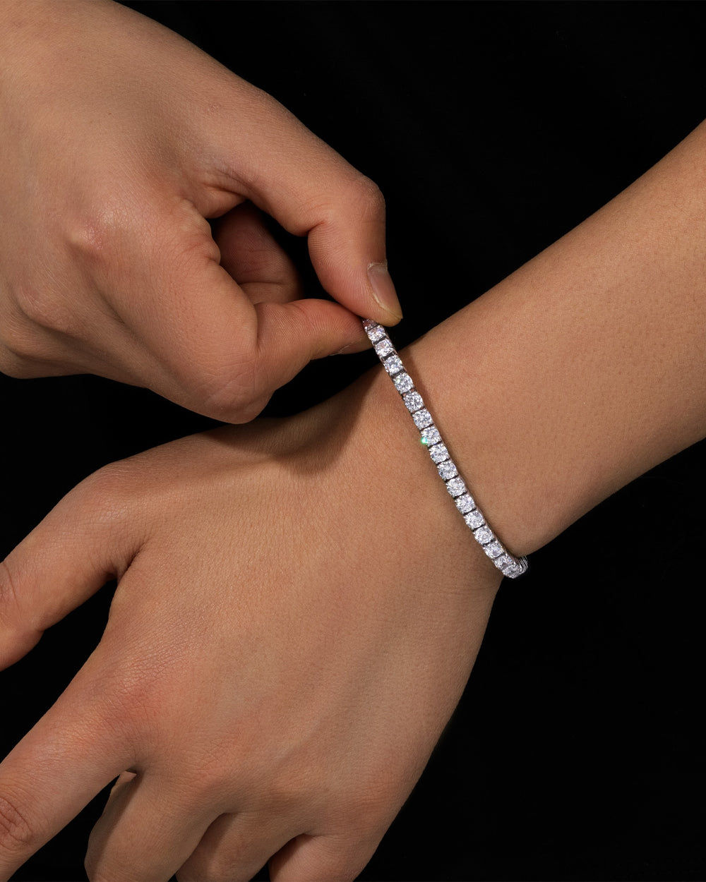 MOISSANITE TENNIS BRACELET. - 4MM WHITE GOLD