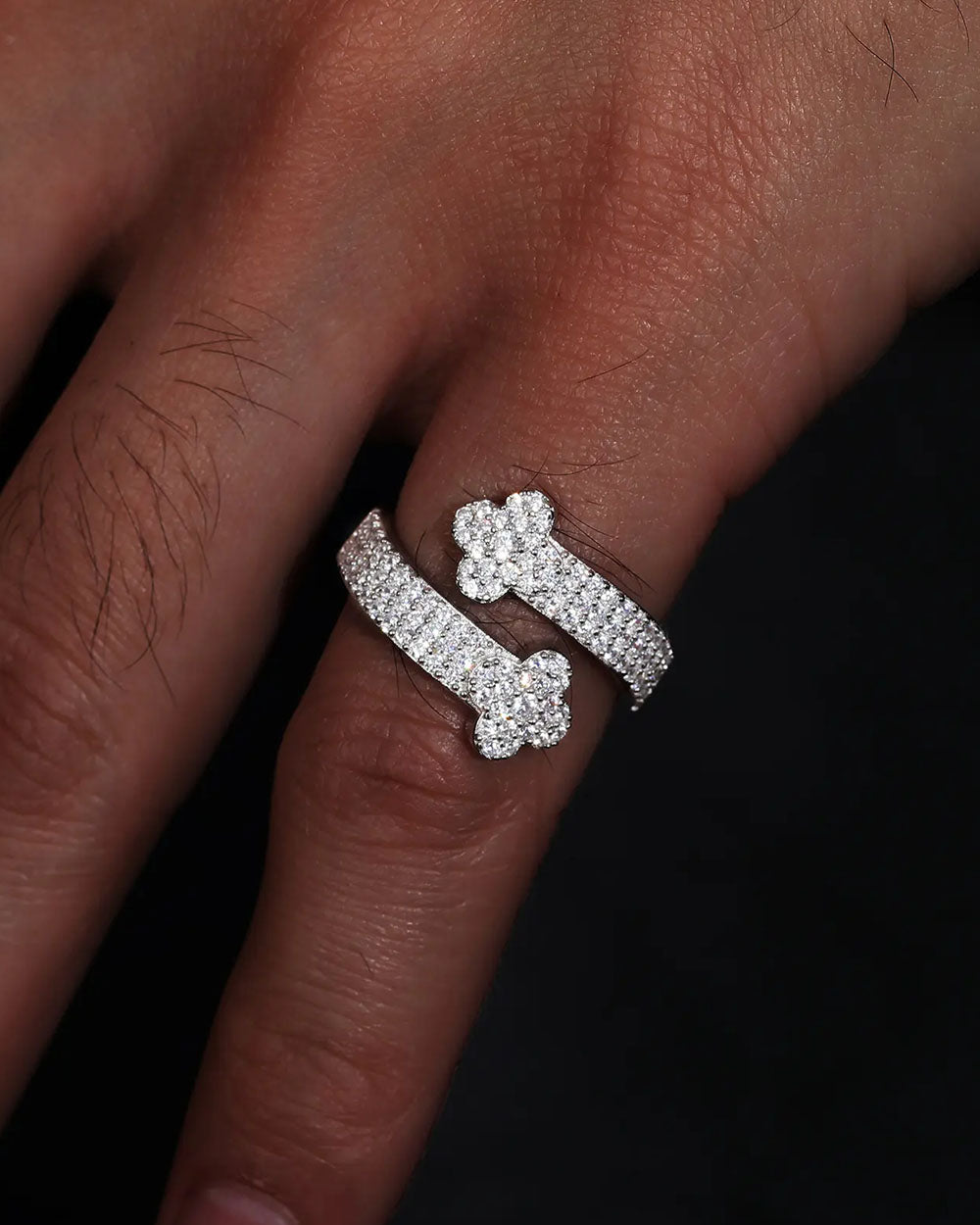 MOISSANITE HUGGING CLOVER RING. - WHITE GOLD