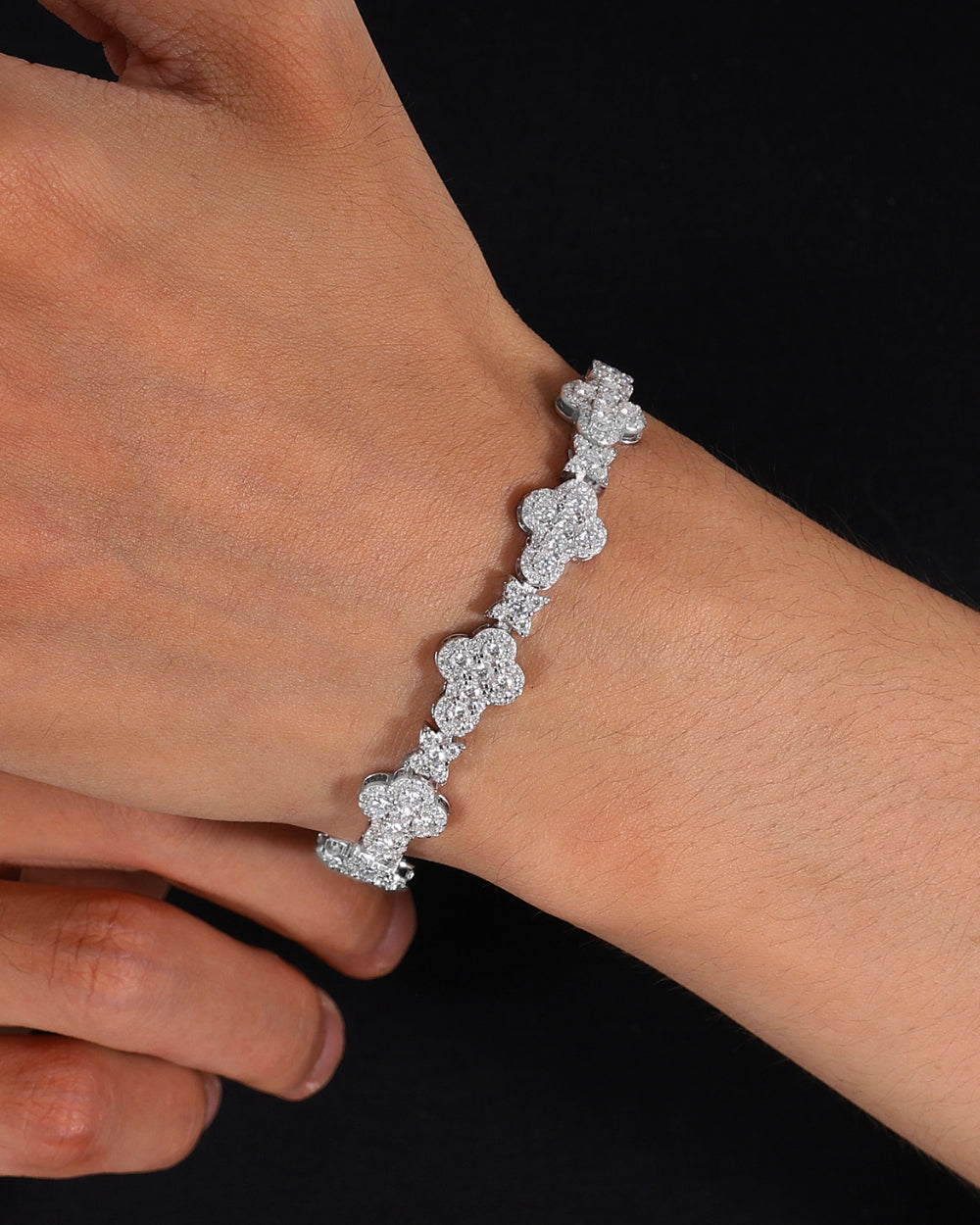 MOISSANITE CROSS STARS BRACELET. - WHITE GOLD