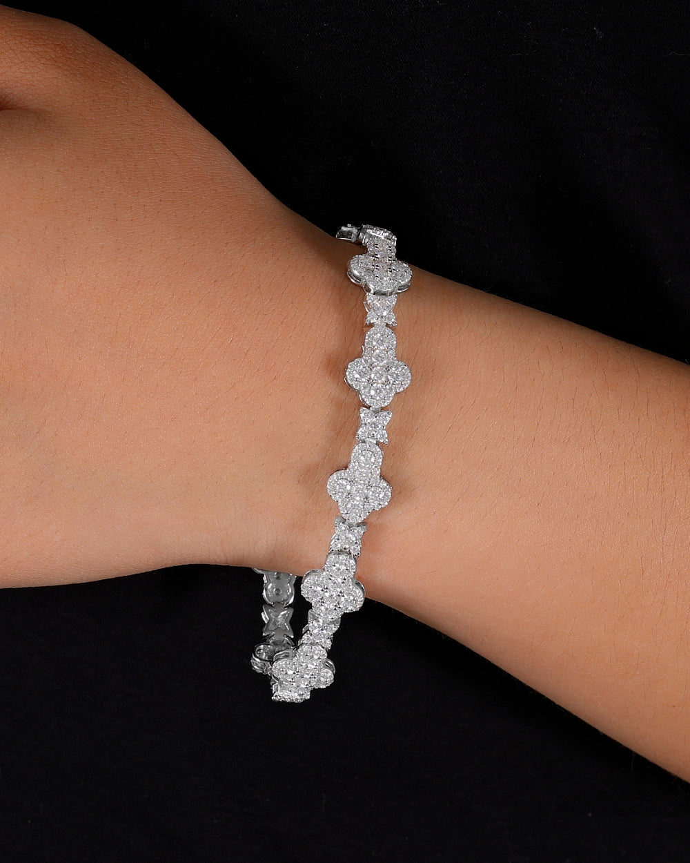 MOISSANITE CROSS STARS BRACELET. - WHITE GOLD
