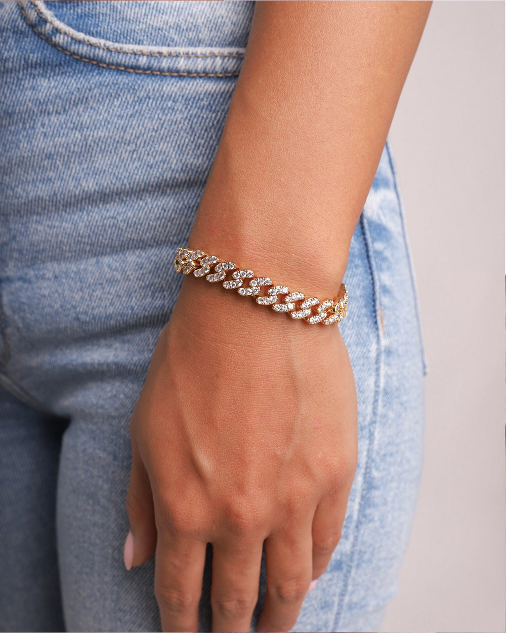 ICY CUBANA BRACELET. - 8MM 18K GOLD