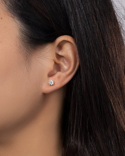 MOISSANITE DIAMOND STUDS. - 5MM