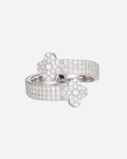 MOISSANITE HUGGING CLOVER RING. - WHITE GOLD